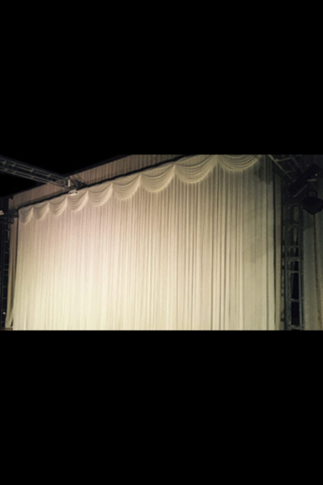 Backdrop Scallop Curtain