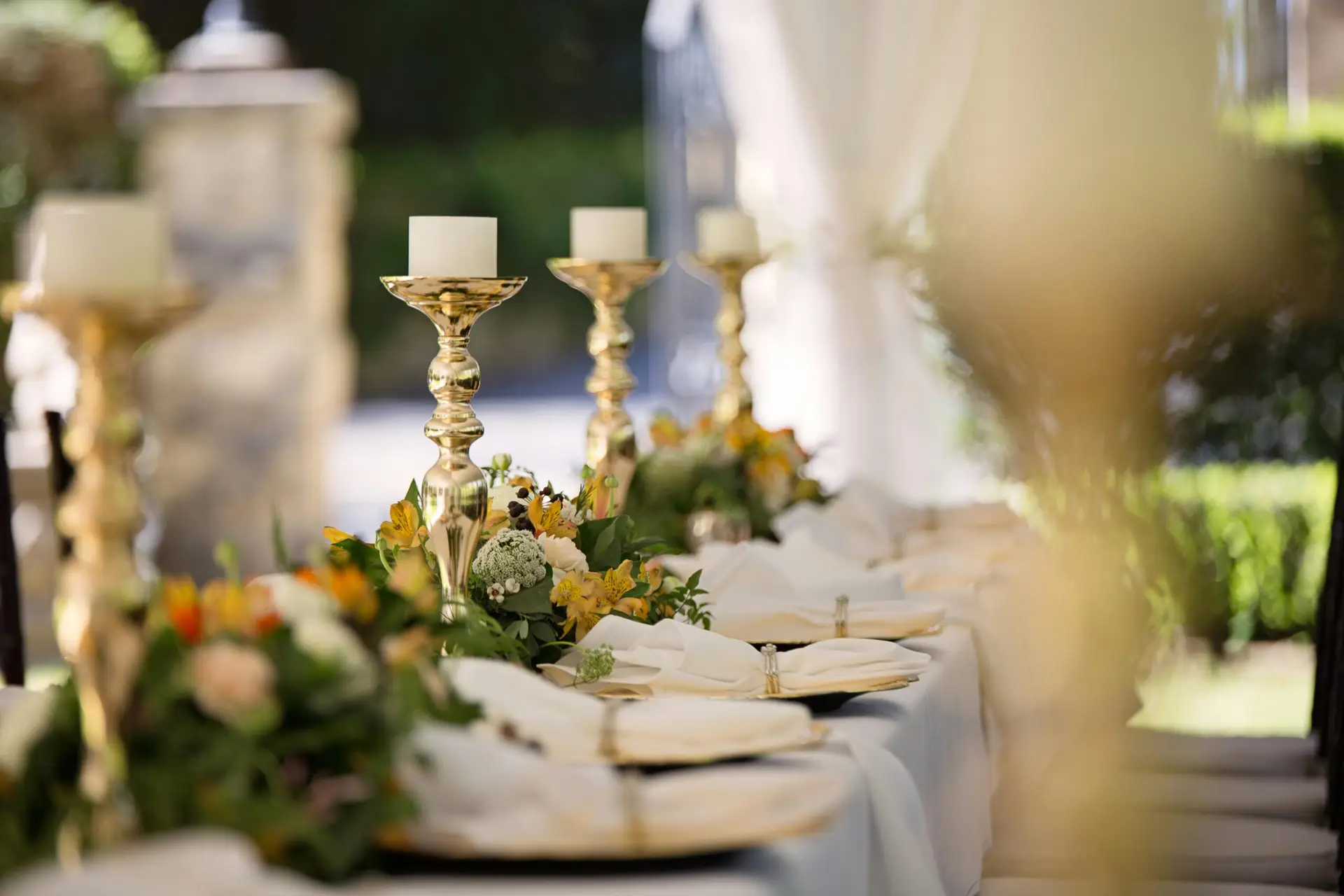 Where to Save and Where to Splurge on Wedding Decorations: A Budget-Stretching Guide